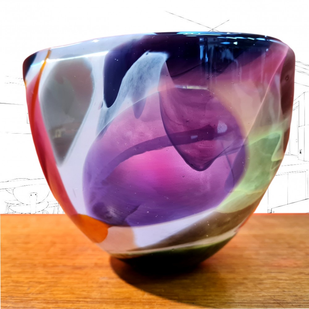 Will Shakspeare Nougat Glass Vase